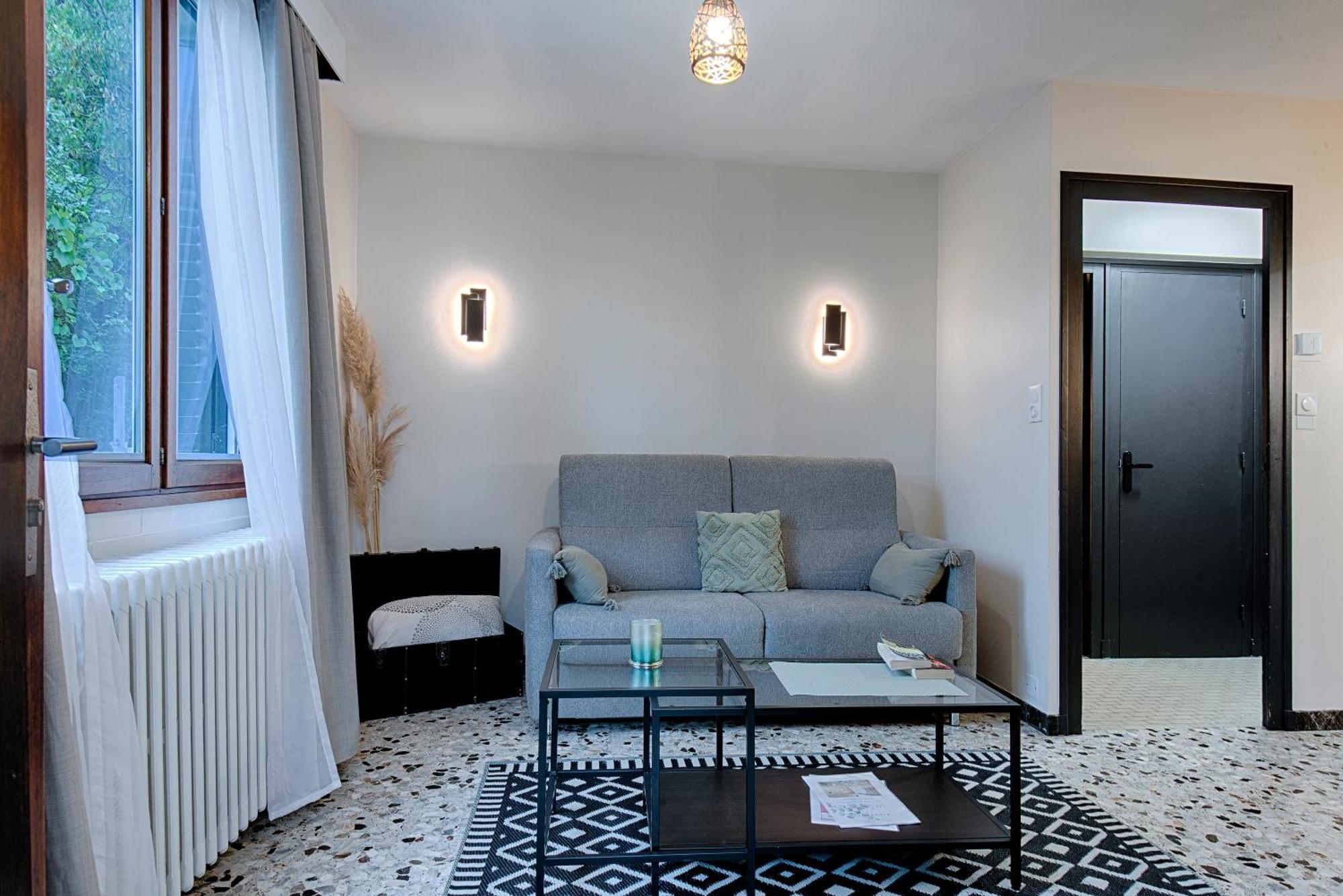 Les Cantinieres - Bourgoin Jallieu - Jardin Prive Ruy-Montceau Esterno foto